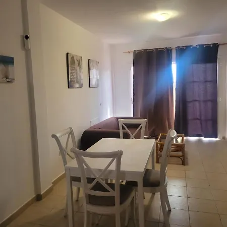 Funcional En Residencial Con Piscina En Inmejorable Ubicacion En Centro De La Isla Apartamento